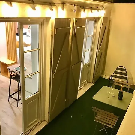 Апартаменты Joli Climatise Avec Terrasse - Centre *