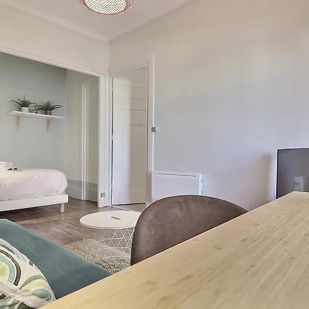 Апартаменты Modern And Cozy In The Heart Of Perrache *