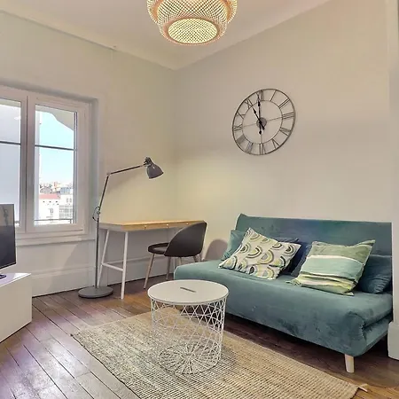 Modern And Cozy In The Heart Of Perrache * Лион