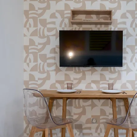 Calm And Design Metro Guichard Daire