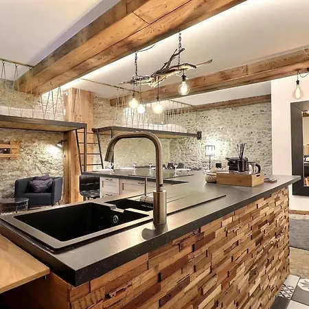 Apartment Le Blandan Spacious And Cozy - 1st