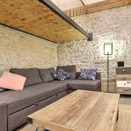Le Blandan Spacious And Cozy - 1st Apartment