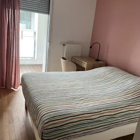 Joli T4 Recent Grand Balcon 8 Proche Du Metro Апартаменты