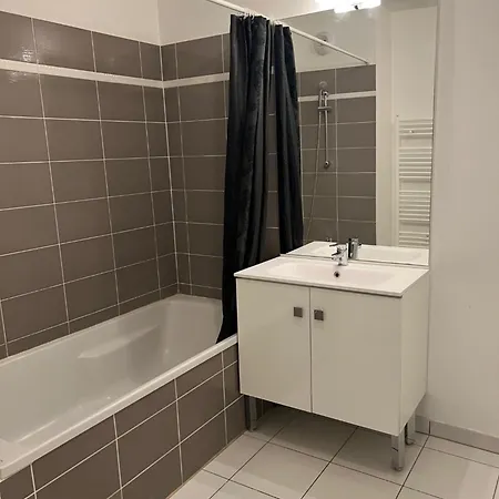 Апартаменты Joli T4 Recent Grand Balcon 8 Proche Du Metro