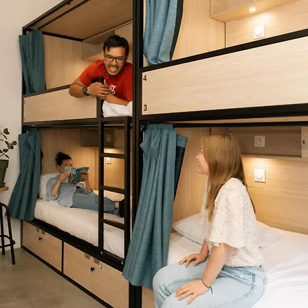 Yasi Albergue Lyon