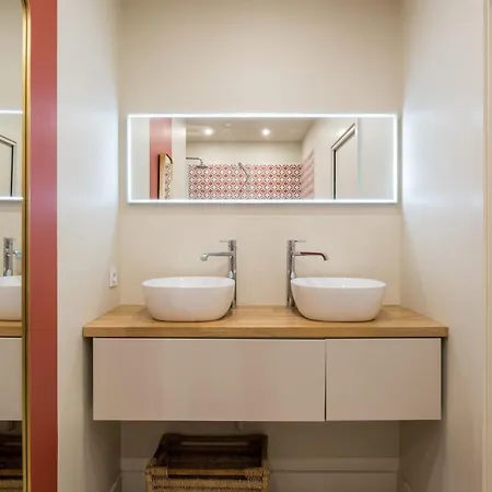 - Renovated Floor Lyon