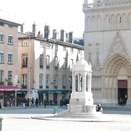 Vieux Cour Renaissance *