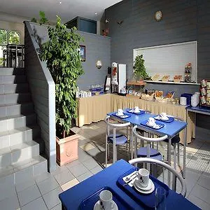 城市公寓里昂迪尔维莱特酒店 3*