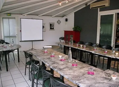 Du Moulin à Vent Hotel