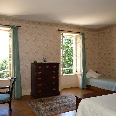 לינה וארוחת בוקר Chateau Chavagnac *