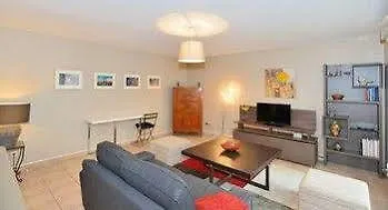 Ambiance - Part Dieu Apartment *
