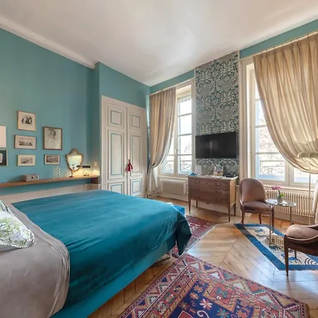 La Guylhostiere D'hotes, 4 Epis Gites De France, Demeure De Caractere Лион